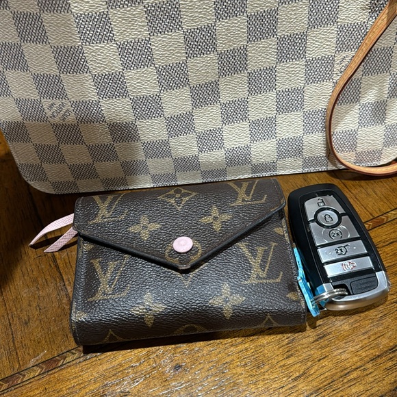 Authentic Neverfull large pouch! Damier Azur with strap! - Picture 15 of 17